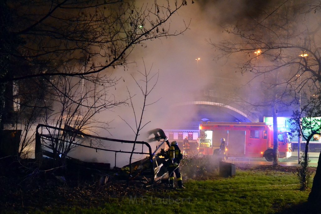 Wohnwagenbrand Koeln Hoehenberg Olpenerstr P022.JPG - Miklos Laubert